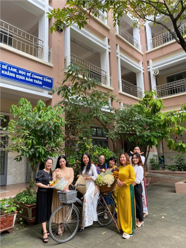 Công đoàn trường thcs Tân Thới Hòa phối hợp BGH nhà trường tổ chức buổi họp mặt kỉ niệm 94 năm ngày thành lập Hội liên hiệp Phụ Nữ Việt Nam 20/10 ( 20/10 1930-20/10/2024)
