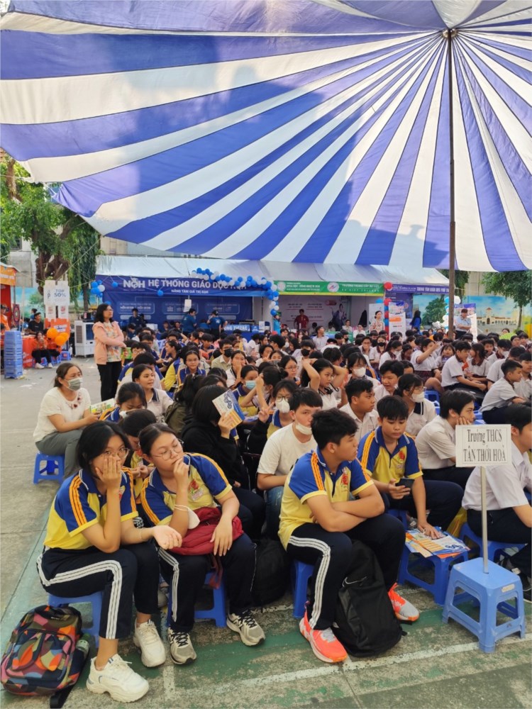 Trường THCS Tân Thới Hòa - Học sinh khối 9 tham dự Tư vấn tuyển sinh, hướng nghiệp phân luồng tại Trung tâm giáo dục nghề nghiệp- Giáo dục thường xuyên quận Tân Phú
