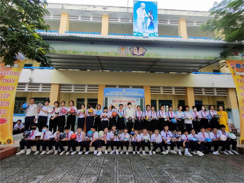 Tuyên truyền an toàn giao thông cho nụ cười ngày mai