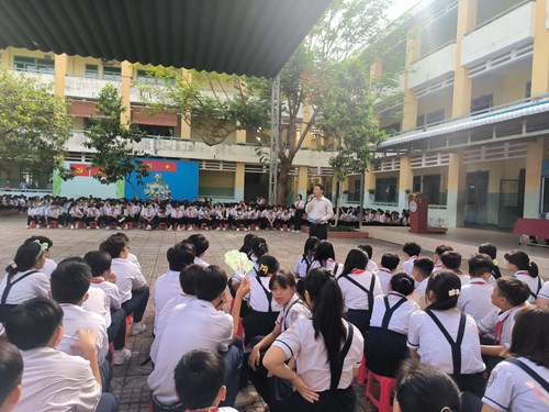 Phổ biến giáo dục pháp luật cho học sinh