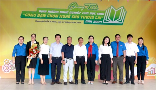 Định hướng nghề nghiệp cho học sinh năm 2024 với chủ đề  Cùng bạn chọn nghề cho tương lai 