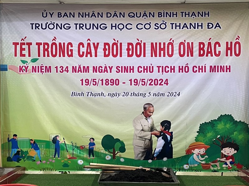 Chào cờ sáng thứ 2 đầu tuần:
- Chi bộ, Công đoàn, Chi đoàn, Liên đội thực hiện Tết trông cây đời đời nhớ ơn Bác Hồ nhân kỉ niệm 134 năm ngày sinh Chủ tịch Hồ Chí Minh
- Phát thưởng các phong trào của lớp
- Phát thưởng các giải TDTT
- Phát thưởng các gương Người tốt việc tốt của học sinh