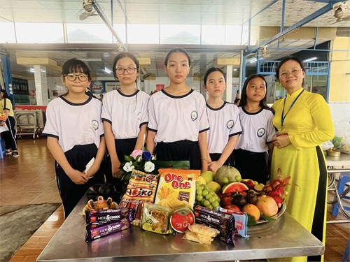 HOẠT ĐỘNG TRẢI NGHIỆM SÁNG TẠO “Bày mâm ngũ quả, vui Tết Trung thu”