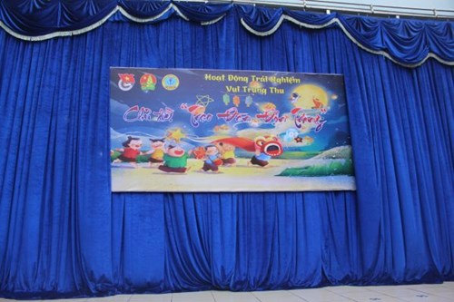 Trải nghiệm làm bánh trung thu và lồng đèn