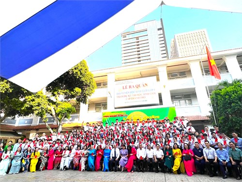 Lễ ra quân đội tuyển học sinh giỏi lớp 9 Quận 1 tham dự kỳ thi cấp thành phố năm học 2023 – 2024