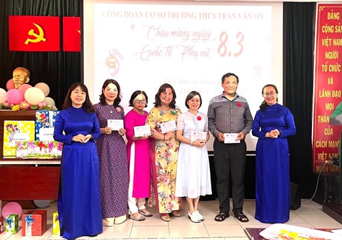 Công đoàn cơ sở Trường THCS Trần Văn Ơn tổ chức sinh hoạt kỉ niệm 114 năm ngày Quốc tế Phụ nữ (8/3/1910-8/3/2024)