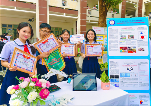 Học sinh tham dự ngày Hội   Khoa học kĩ thuật- Stem  năm học 2024-2025 tại trường THCS Hoàng Hoa Thám