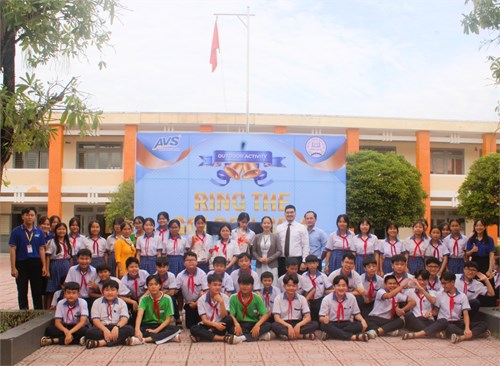 Hoạt động ngoại khóa môn tiếng Anh - Ring the Golden bell