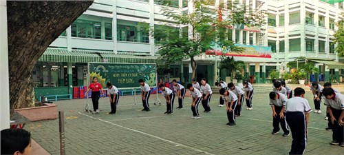 Sinh hoạt chuyên môn tuần 18 theo hướng nghiên cứu bài học_Bài dạy minh họa: Hoàn thiện kĩ thuật ném bóng_GV thực hiện: cô Lê Thị Thùy Hạnh