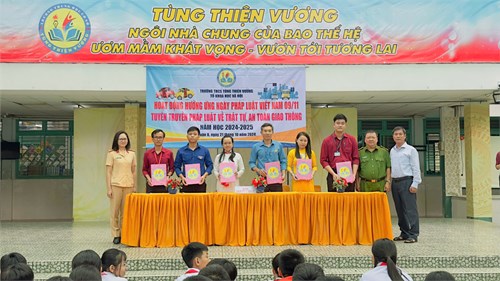 Hoạt động hưởng ứng ngày pháp luật Việt Nam 09/11, tuyên truyền pháp luật về trật tự, an toàn giao thông