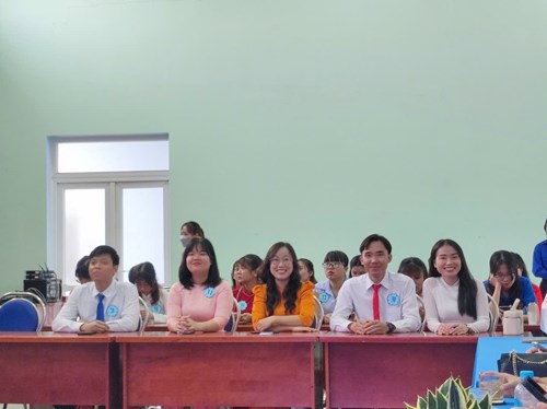 Hình ảnh chương trình tuyên dương nhà giáo trẻ tiêu biểu Quận 8 năm 2024