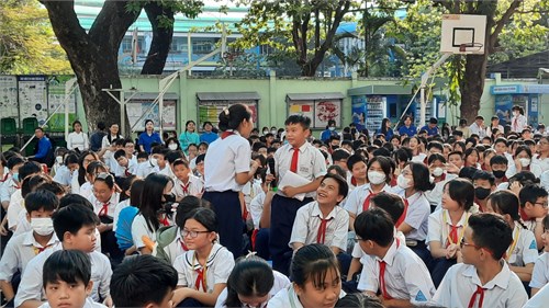 Sinh hoạt chủ đề: Tô Vĩnh Diện - Anh hùng thấy thân mình che pháo