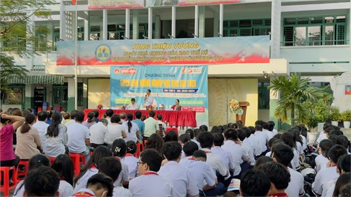 Hình ảnh chương trình tuyển sinh hướng nghiệp sau THCS