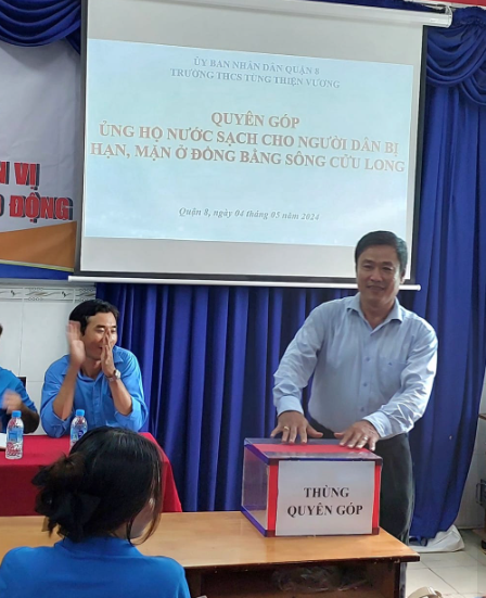 Một số hình ảnh vận động quyên góp nước sạch cho người dân bị hạn mặn ở đồng bằng sông Cửu Long