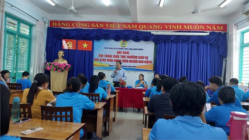 Một số hình ảnh hội nghị  Đối thoại giữa thủ trưởng đơn vị với GV-NV-NLĐ 