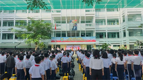 Sinh hoạt dưới cờ Tuần 3, hoạt động giới thiệu tên liên đội, hoạt động đội viên, học sinh không xả rác
