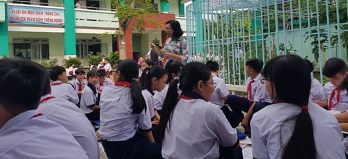 Tiết học mở rộng không gian lớp học tại vườn Sinh học của nhà trường