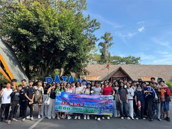 <a href="/tin-tuc-su-kien/hoat-dong-ngoai-khoa-khoi-89-tai-da-lat-chuyen-di-thanh-xuan/ct/26641/698701">Hoạt động ngoại khoá khối 8,9 tại đà lạt- chuyến<span class=bacham>...</span></a>