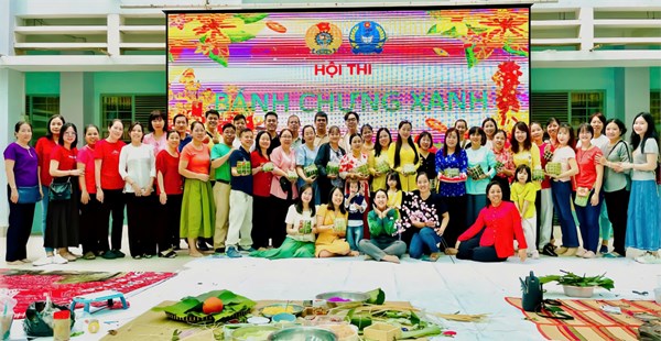 Công đoàn viên trường thcs bàn cờ hào hứng tham gia hội thi gói bánh chưng xanh chào mừng tết ất tỵ 2025