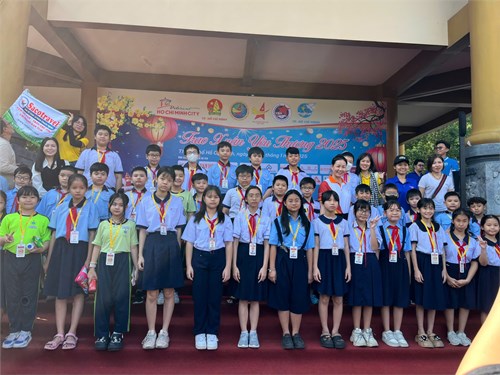 Học sinh Trường THCS Bàn Cờ tham gia chương trình  Trao xuân yêu thương 2025 