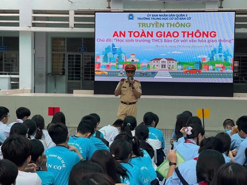 Trường thcs bàn cờ sôi nổi tổ chức tuyên truyền chuyên đề  an toàn giao thông  năm học 2024 - 2025