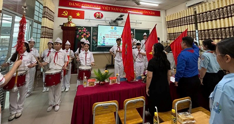 <a href="/lien-doi/dai-hoi-chau-ngoan-bac-ho-lien-doi-thcs-ban-co-hanh-trinh-cua-tu-hao-truyen-tho/ctfull/74336/703441">Đại hội cháu ngoan bác hồ liên đội thcs bàn<span class=bacham>...</span></a>