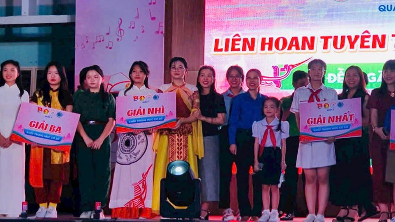 <a href="/lien-doi/chuc-mung-truong-thcs-ban-co-voi-thanh-tich-xuat-sac-trong-ngay-hoi-toan-thang/ctfull/74336/703438">Chúc mừng trường thcs bàn cờ với thành tích xuất<span class=bacham>...</span></a>