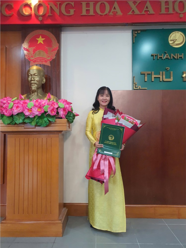Trao 5  quyết định bổ nhiệm cán bộ quản lý ngành Giáo dục và Đào tạo
