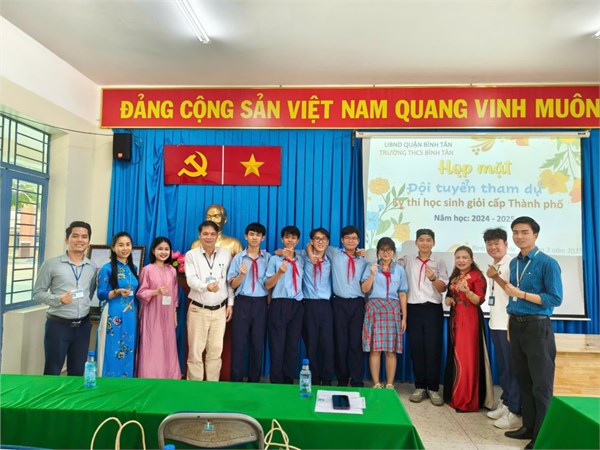 Họp mặt những “chiến binh xuất sắc”
trường thcs bình tân