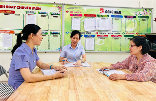 Sinh hoạt chuyên môn tháng 4 – lần 1
tổ giáo dục công dân