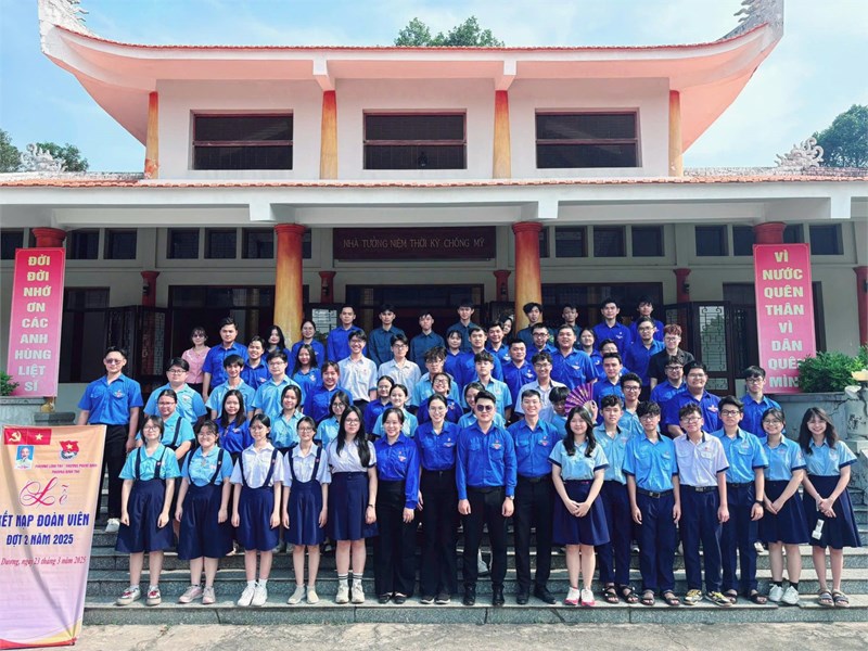 Thanh niên ưu tú trường THCS Bình Thọ vinh dự đứng vào hàng ngũ tổ chức Đoàn TNCS Hồ Chí Minh