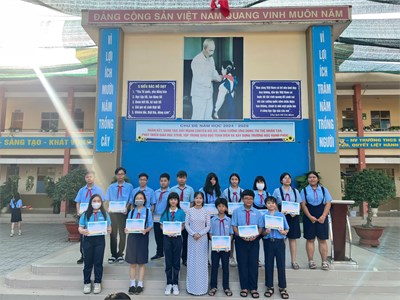 Chương trình “Trao học bổng Khuyến học” và  Thắp sáng ước mơ thiếu nhi Việt Nam 