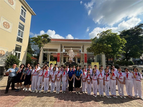 Liên đội THCS Bình Thọ tổ chức Lễ dâng hương, dâng hoa tại Nhà truyền thống Thành phố Thủ Đức