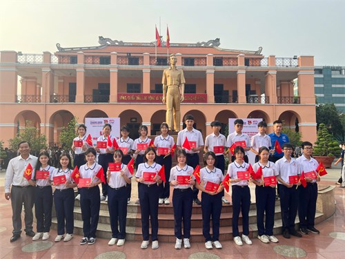 Lễ kết nạp Đoàn Viên mới