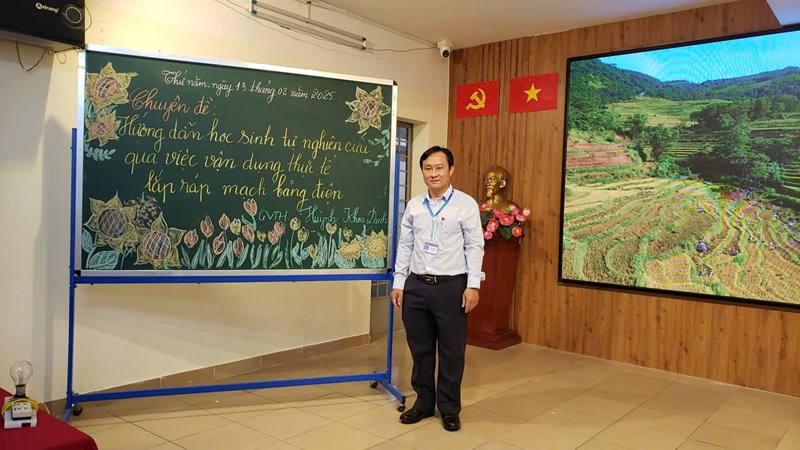 Thao giảng môn công nghệ chuyên đề   Hướng dẫn học sinh tự nghiên cứu qua việc vận dụng thực tế lắp ráp mạch bảng điện 