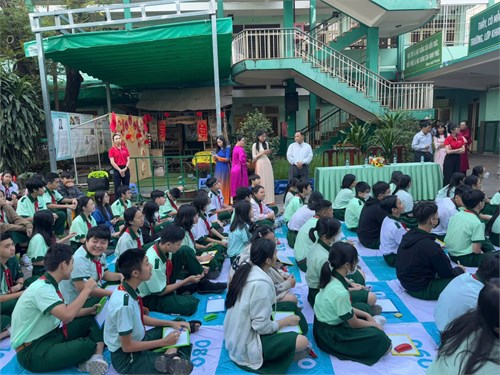 Học sinh khối 8,9 với chương trình  Rung chuông vàng 