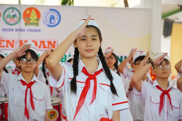 Đội Nghi lễ của trường THCS Hà Huy Tập đã xuất sắc nhận Giải đặc biệt khối THCS và Giải chỉ huy xuất sắc em Tuyết Anh