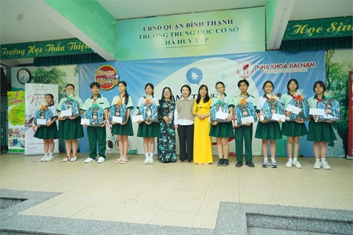 Chuyên đề “Hành trình kết nối nụ cười” giữa Báo Thiếu niên Tiền phong và Nhi Đồng cùng trường THCS HÀ HUY TẬP