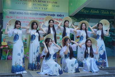 HOẠT ĐỘNG TRẢI NGHIỆM HƯỚNG NGHIỆP 9 - Chuyên đề: QUẢNG BÁ CẢNH QUAN ĐẤT NƯỚC VIỆT NAM