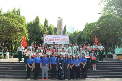 Sáng ngày 26/3/2025, Trường THCS Hà Huy Tập cùng Đoàn Phường 1 đã tổ chức Lễ kết nạp Đoàn viên cho 41 học sinh ưu tú, tiêu biểu lớp 9