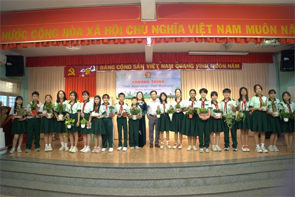 Phong trào Bình Thạnh của em - Bình Thạnh Xanh - “Mỗi đội viên một cây xanh – Mỗi chi đội một mảng xanh – Liên đội một môi trường xanh”