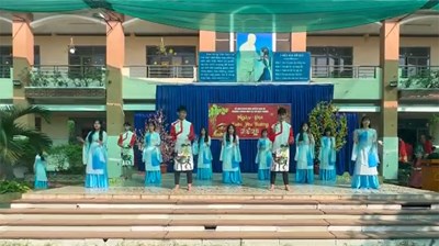 Múa Ngày xuân long phụng sum vầy (9a4)