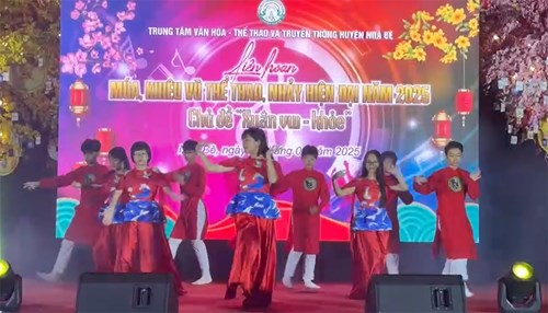 Múa mashup Viết tiêp câu chuyện hòa bình Hồn thiêng đất Việt