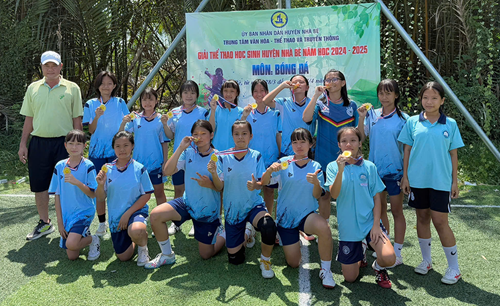 Huy chương vàng môn Bóng đá nữ cấp Huyện