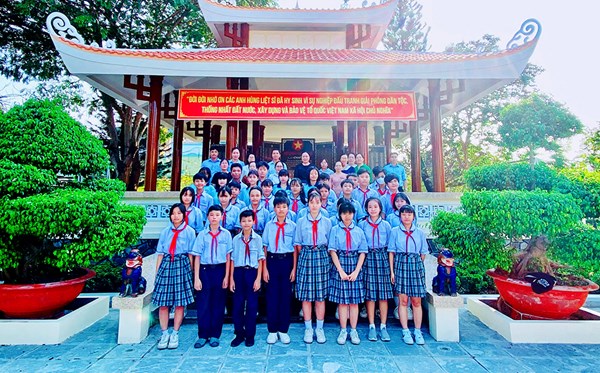 Cảm nhận về chuyến tham quan Nhà truyền thống huyện Nhà Bè