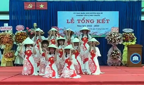 Cùng nhau ta thắp sáng (nhóm múa lớp 8a8)