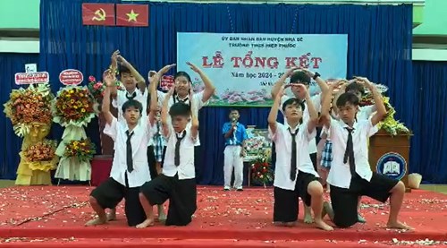 Tam ca   Mùa hè tuyệt vời   (nhóm múa lớp 6a8)