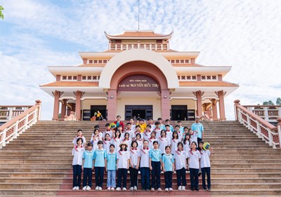 HOẠT ĐỘNG NGOẠI KHÓA HỌC SINH LỚP 6
(Tại Khu lưu niệm Luật sư Nguyễn Hữu Thọ và Khu vui chơi Vân Lại Viên - Tỉnh Long An)