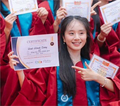 Hình tốt nghiệp niên khóa 2021 - 2025