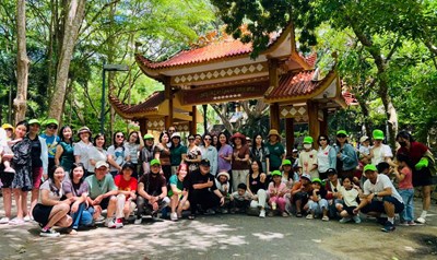 Công đoàn trường THCS Hoàng Hoa Thám tổ chức hoạt động về nguồn và các hoạt động vui chơi nhân ngày Quốc tế thiếu nhi 1/6 cho con em Công đoàn viên